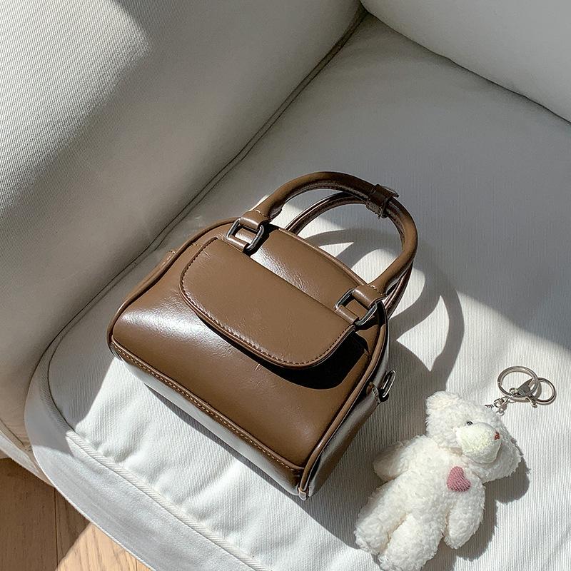Korean Niche Women's Fashionable Boston Handbag, High-end and Personalized Crossbody Bag, Small Commuting Handbag