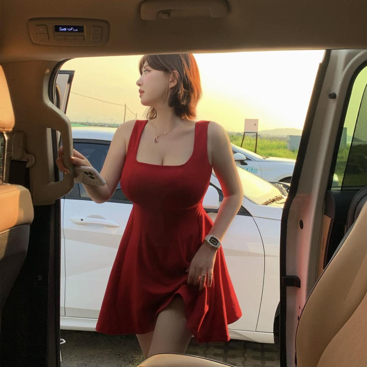 

Women s skirt slightly fat casual girls red suspender dress summer new French retro slim dress S бордовый