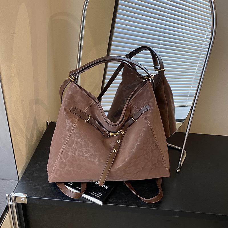 Large-capacity Commuter Bucket Bag Female Niche Design 2025 New Shoulder Messenger Bag Multi-functional Korean Version Backpack