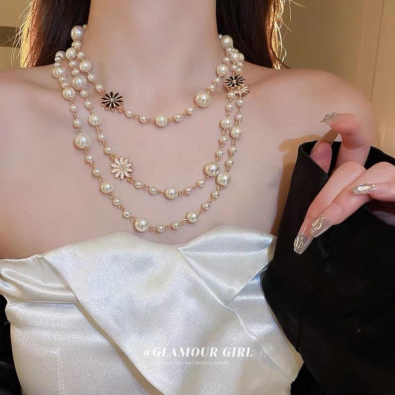 Koreanische Vierblättrige Kleeblatt Halskette lang leichte Luxus High-End Pulloverkette vielseitig einfach Herbst und Winter Halskette mit Schmuck