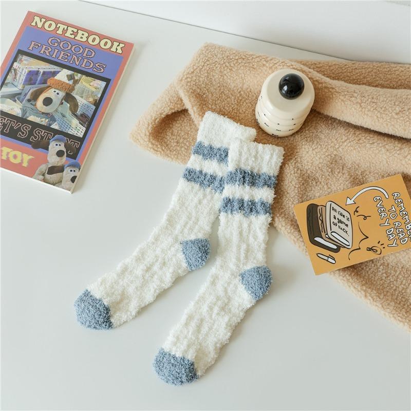 No hair loss coral fleece socks women's winter fleece sports home floor socks sleep warm medium tube socks two bars