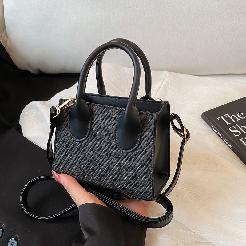Sommer neue Tasche Damenmode einfache Umhängetasche tragbare kleine quadratische Tasche Damentasche lässige Pendler Umhängetasche