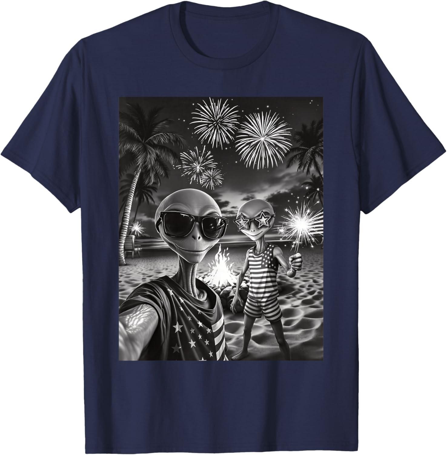 Patriotic Alien Selfie USA Fireworks 4th of July Funny Alien T-Shirt S разноцветный