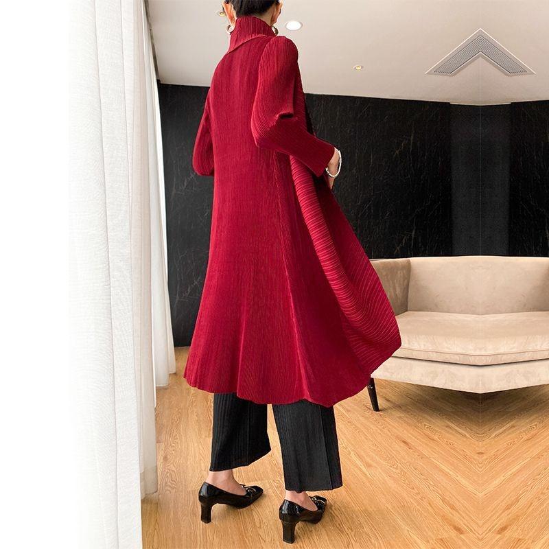 Wrinkled Jacket for Spring Wear, New Lapel, Long Sleeved, Medium Length Trench Coat, Loose Fit, Oversized for a Slimming and Stylish Look