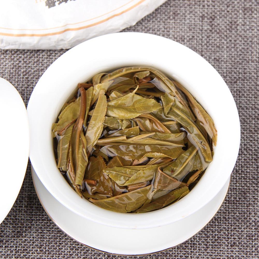 Wholesale raw Pu'er tea, 2025 from Daxueshan Daxueshan, Yunnan, early spring busy lung tea garden high mountain Pu'er tea cakes