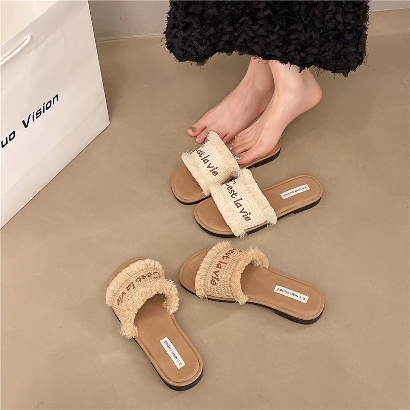 Flat-bottomed cool slippers for women's summer wear, new with skirts, beautiful soft-bottomed beach slips