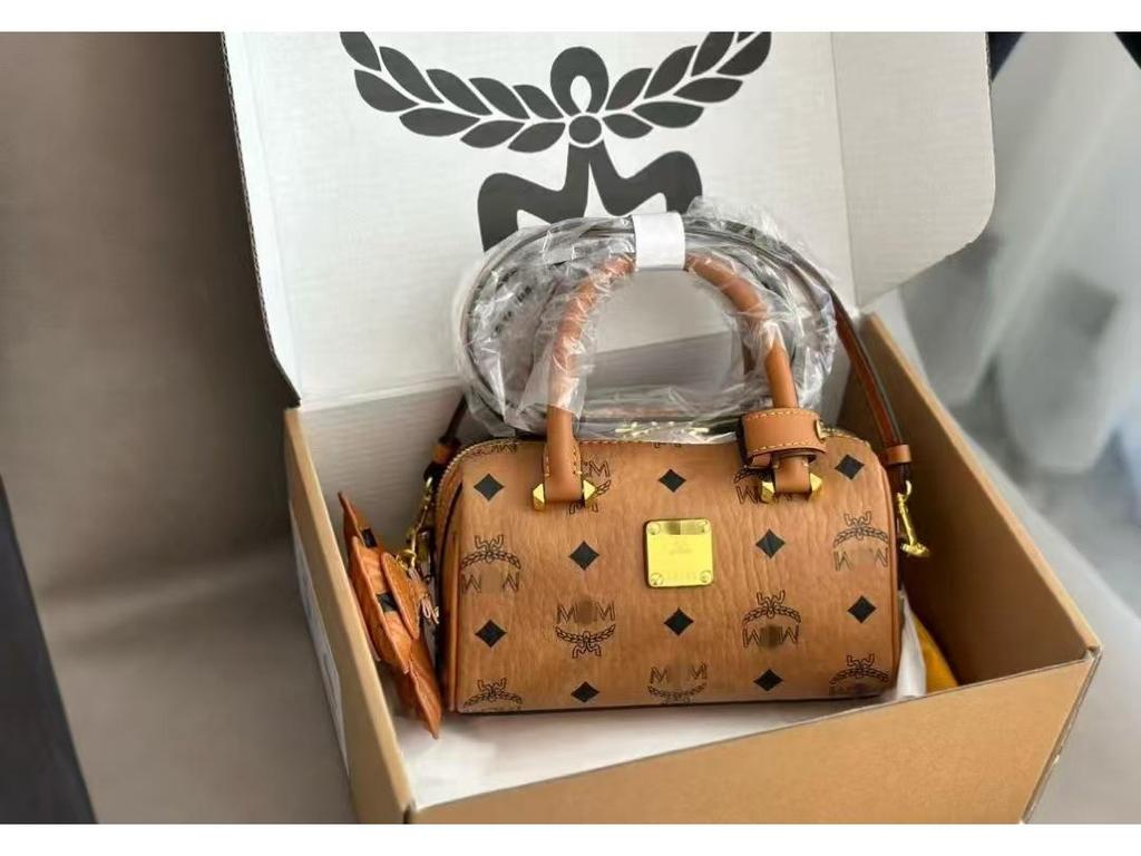 Women's 2024 Autumn/Winter Genuine Leather Boston Pillow Bag: Versatile Luxury Shoulder, Hand, and Crossbody Small Bag