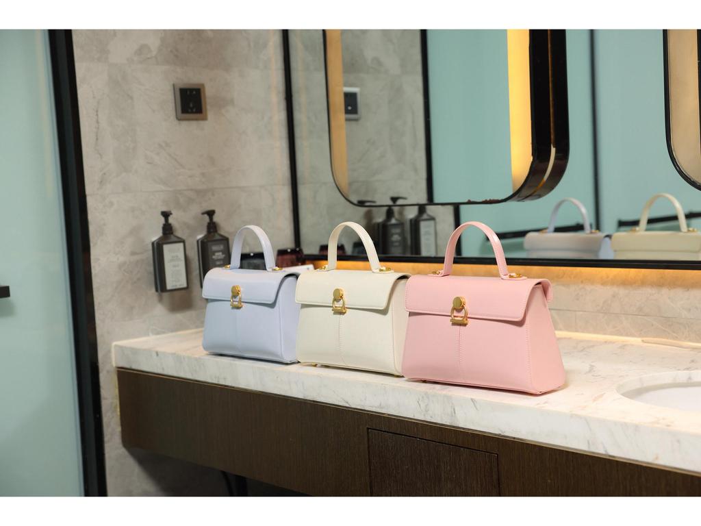 2025 Spring/Summer Women's Retro High-End Fashion Tote: Niche Design Handbag, Shoulder & Crossbody Bag.