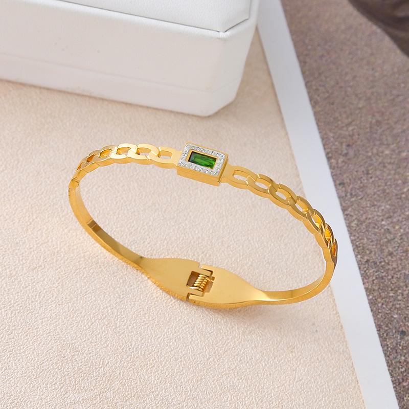 European and American Fashion Emerald Square Diamond Titanium Steel Women's Bracelet - High-End, Light Luxury, Versatile Hand Jewelry.