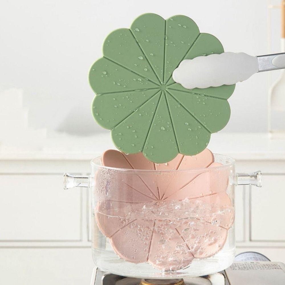 2PCS Heat Resistant Flower Shaped Silicone Mat Anti Scalding Table Mat Pot Holder Tea Coaster