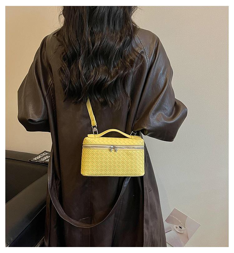 2026 Retro Braided Women's Lunch Box Bag - Versatile, High-Grade, Large Capacity for Commuting and Crossbody Use