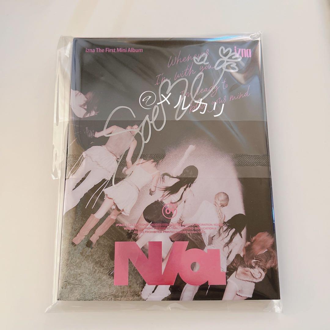 

[USED] izna The First Mini Album Sebi autograph