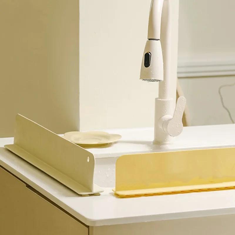 1PC Silicone Kitchen Water Deflector Sink Baffle Splash Guard with Suction Cup Pool Protect Clothes From Splashing Water Baffle