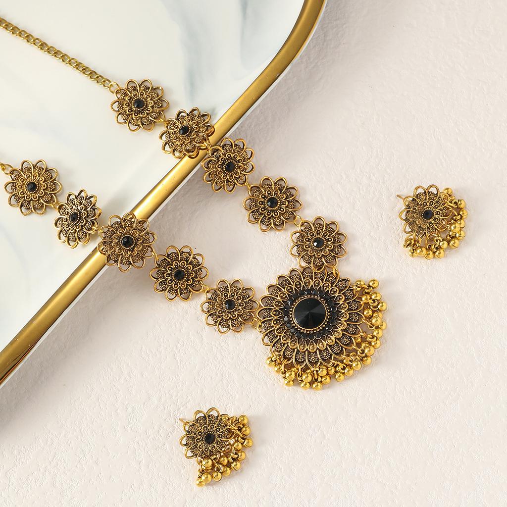 Retro Flower Chain Necklace Set for Women Crystal Tassel Earrings Necklace Bohemian Jewelry Accessories
