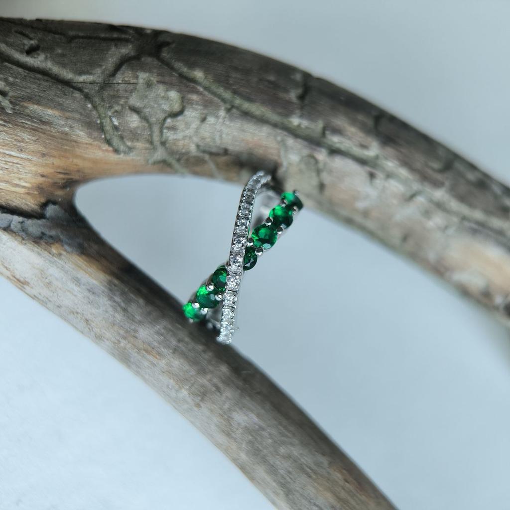 Серебряное кольцо с изумрудом nano 0.842ct, вес изделия 3,26 гр (2192152)