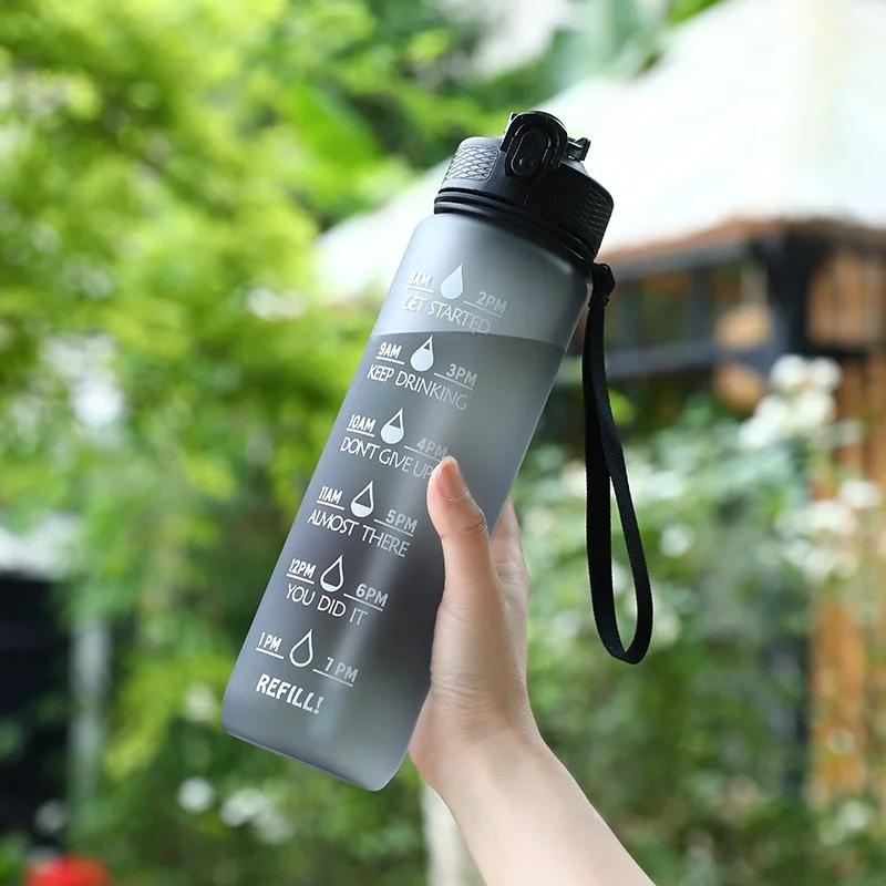 1 ks 32OZ Tritanová láhev na vodu bez BPA pro děti Cestovní sportovní láhev na vodu 1L Opakovaně použitelná tepelně odolná plastová láhev na pití