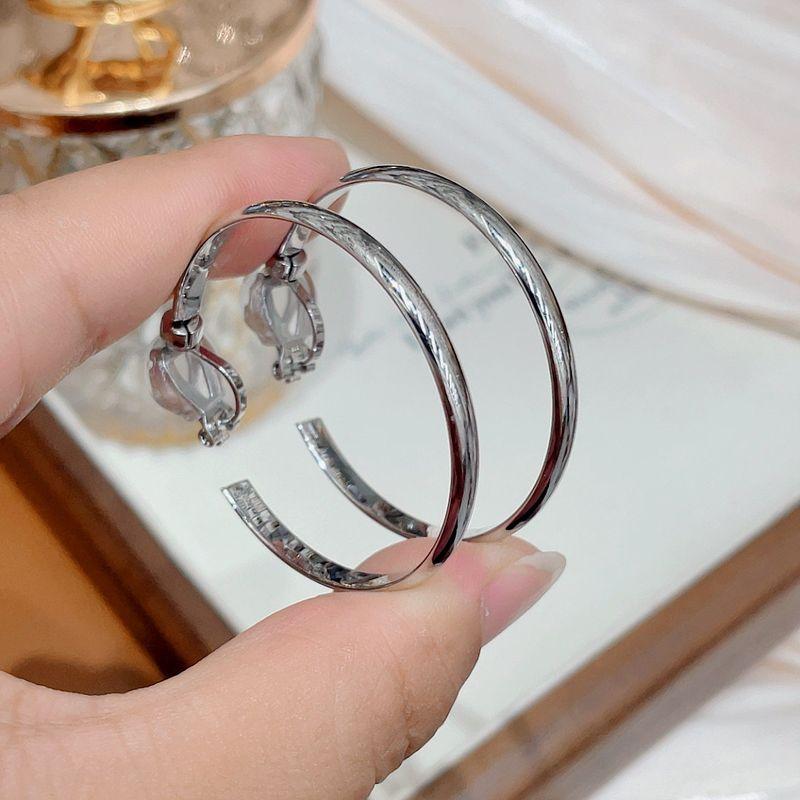 

Pierced Simple Bracelet Glossy Big Circle Fashion Personalized Earrings 2025 New Arrival Accessible Luxury Easiest for Match round Ear Clip Ear Ring Silver Ear Clip Flat Earrings [5cm]