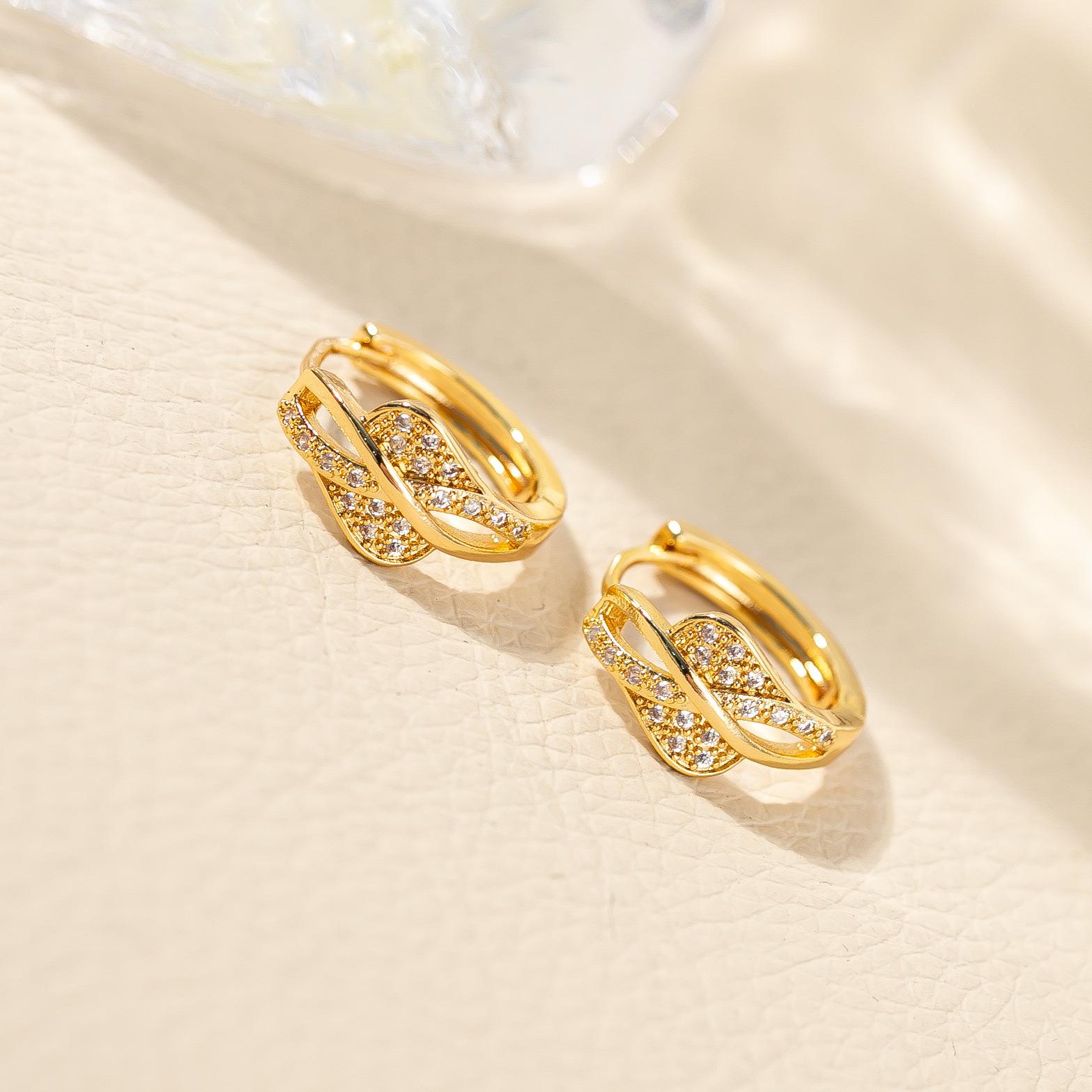 2023 Exquisite Korean-Japanese Style Light Luxury Earrings: Elegant Niche Design