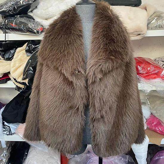 Veste Courte Hiver en Fourrure Artificielle à Large Revers pour Femmes