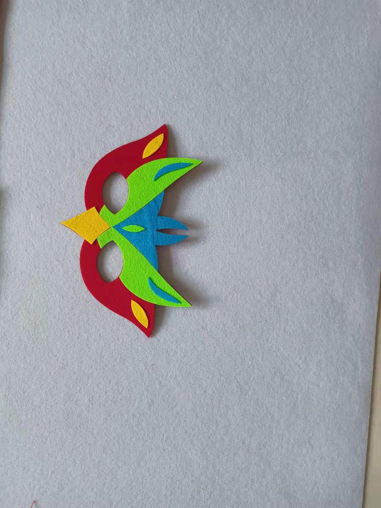 Colorful Bird Feather Felt Wings - Children's Cartoon Performance, Halloween, and Christmas Costume Decoration.