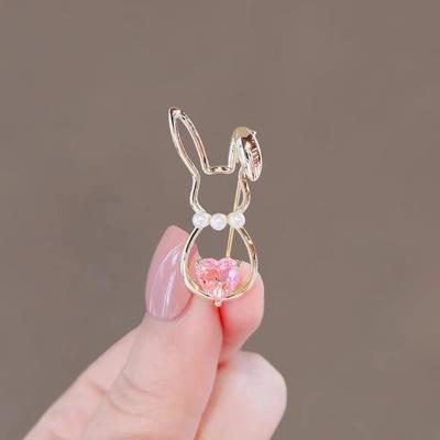 Japanese Exquisite Love Metal Rabbit Brooch Design Sense Cute Simple Suit Brooch Anti-Light Fixed Collar Pin