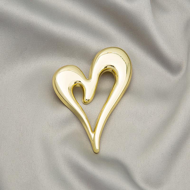 Minimalistische Französische Luxe Metall Herz Brosche: Schickes Anzugaccessoire