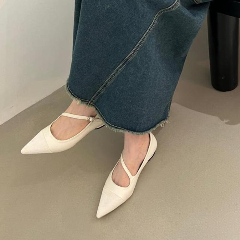 Fashion Single Shoe Women's Spring and Summer New Retro Brown Pointed Leather Shoes with Shallow Mouth Buckle Strap French Flat Shoes