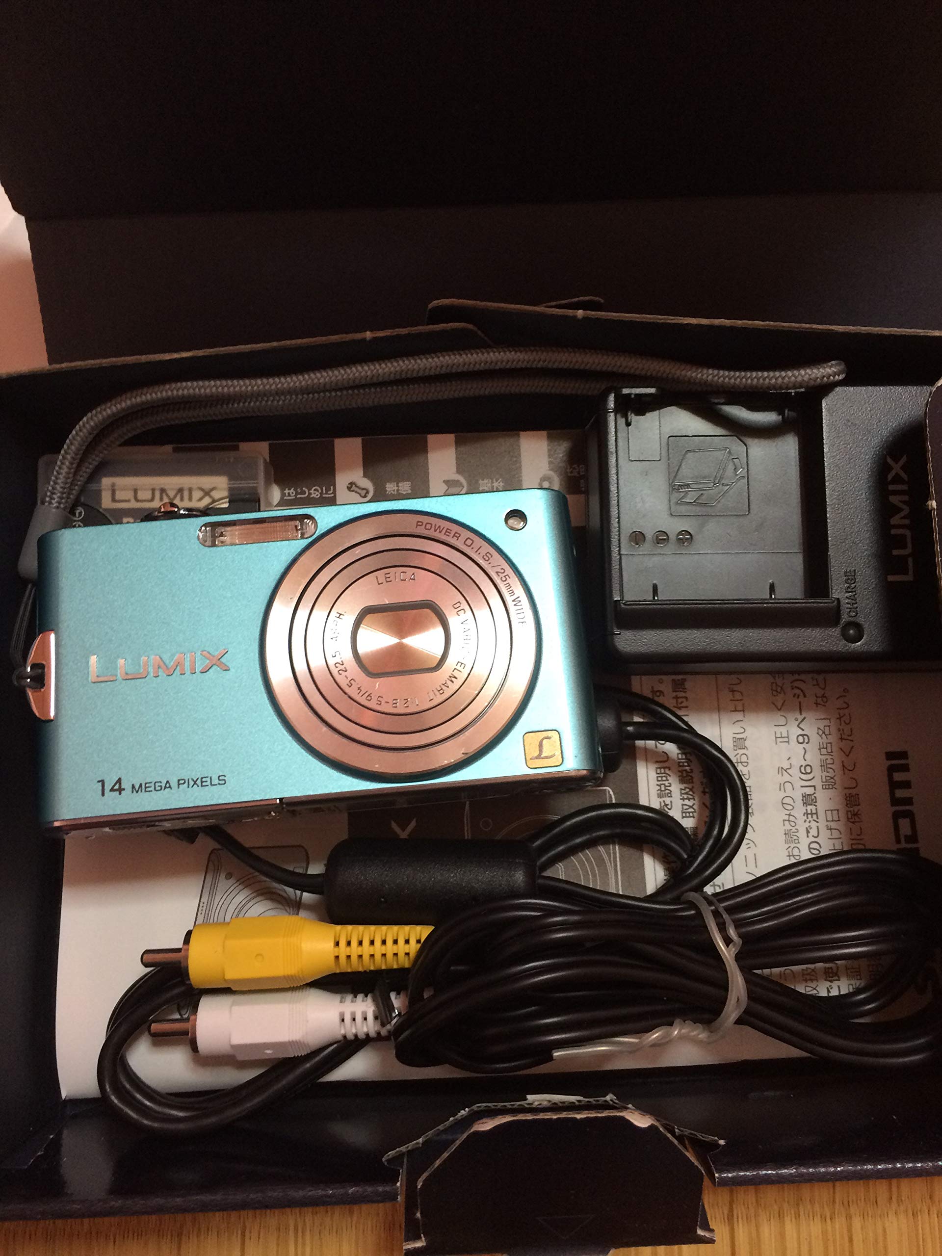 

Цифровий фотоапарат Panasonic Lumix Floral Blue DMC-FX66-A
