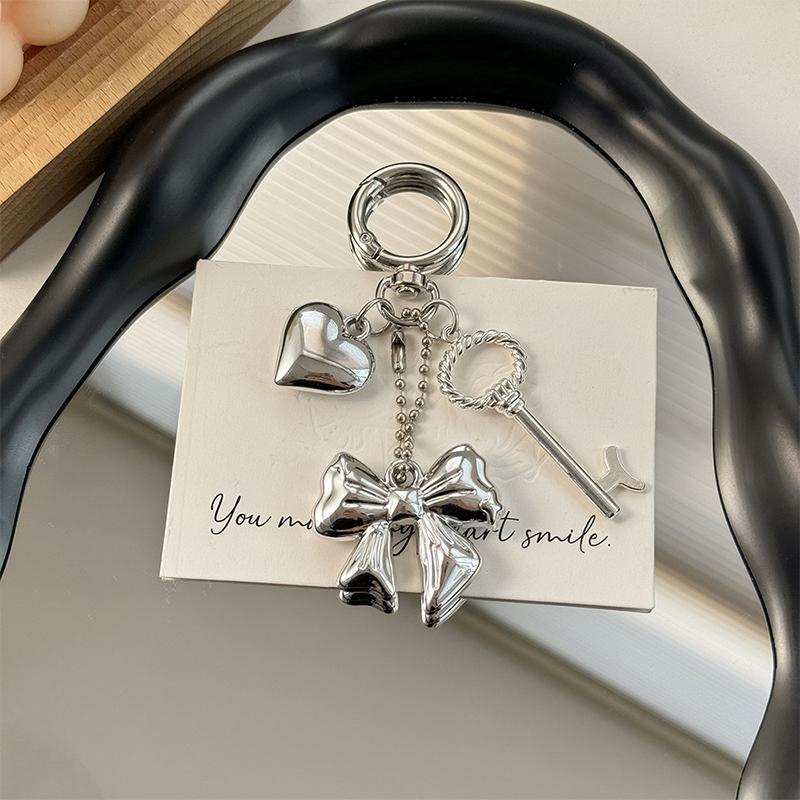

Ins Style Серебряный брелок для ключей в форме сердца из сплава с бантом, подвеска для телефона, чехол для наушников, сумка-подвеска, украшение, автомобильный брелок для ключей