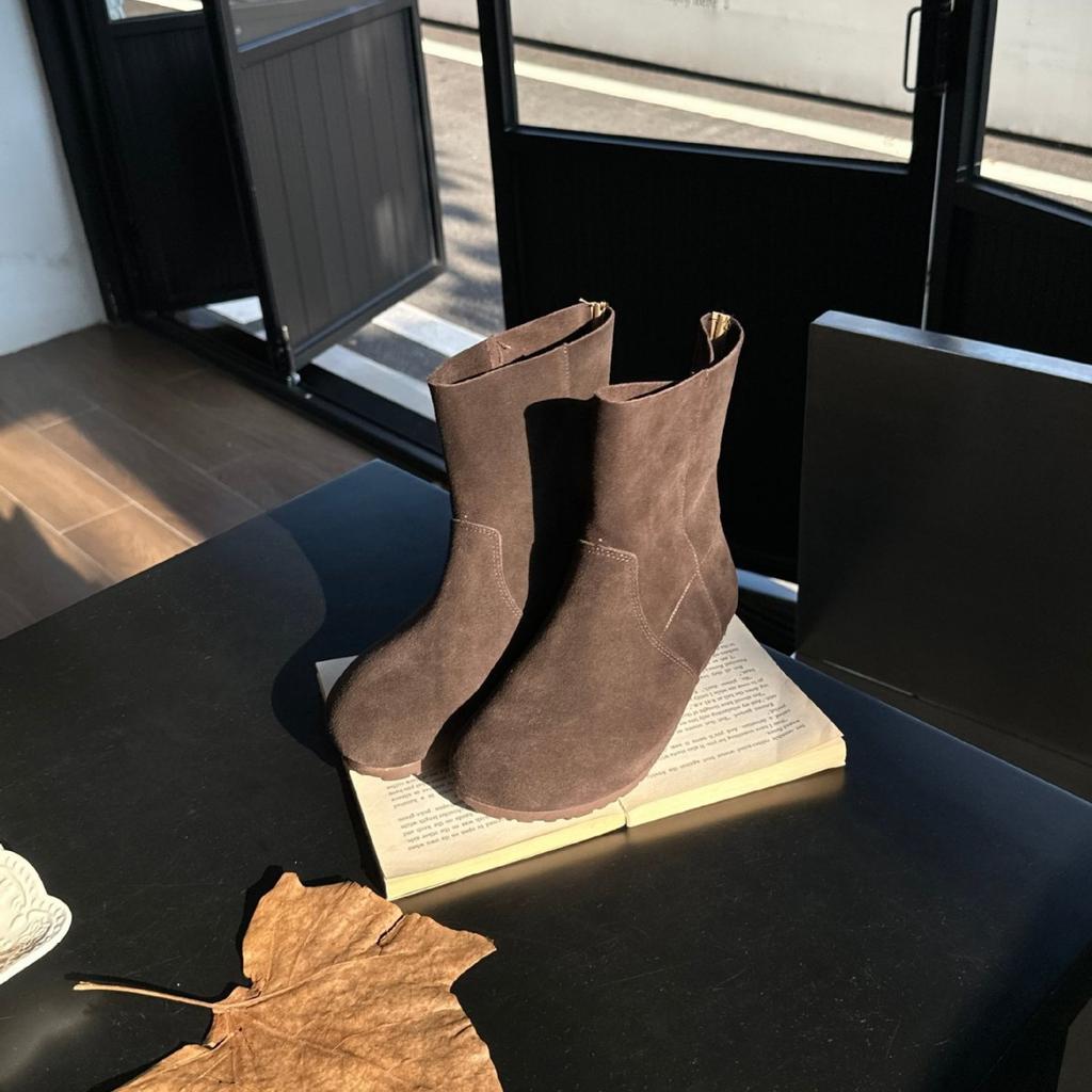 Retro round head frosted leather thick-soled versatile short boots 2025 autumn and winter niche design turning hair and looking thin fla