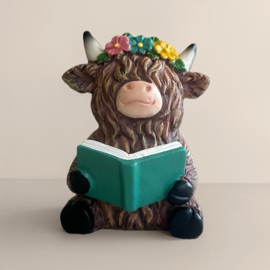 Highland Cow Figurine Reading Book Cattle Resin Statue Sculpture Home Office Decoration Ornament Book Lover Gifts