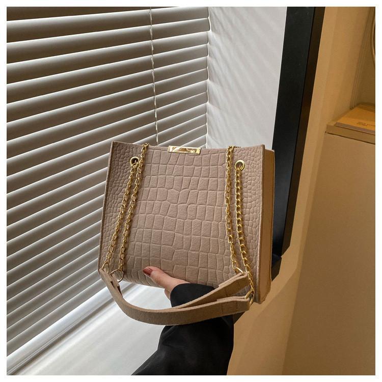 

2023 Spring New Style Felt Tote Bag Street Trendy Shoulder Bag With Chain Black Green Pink Khaki хакі