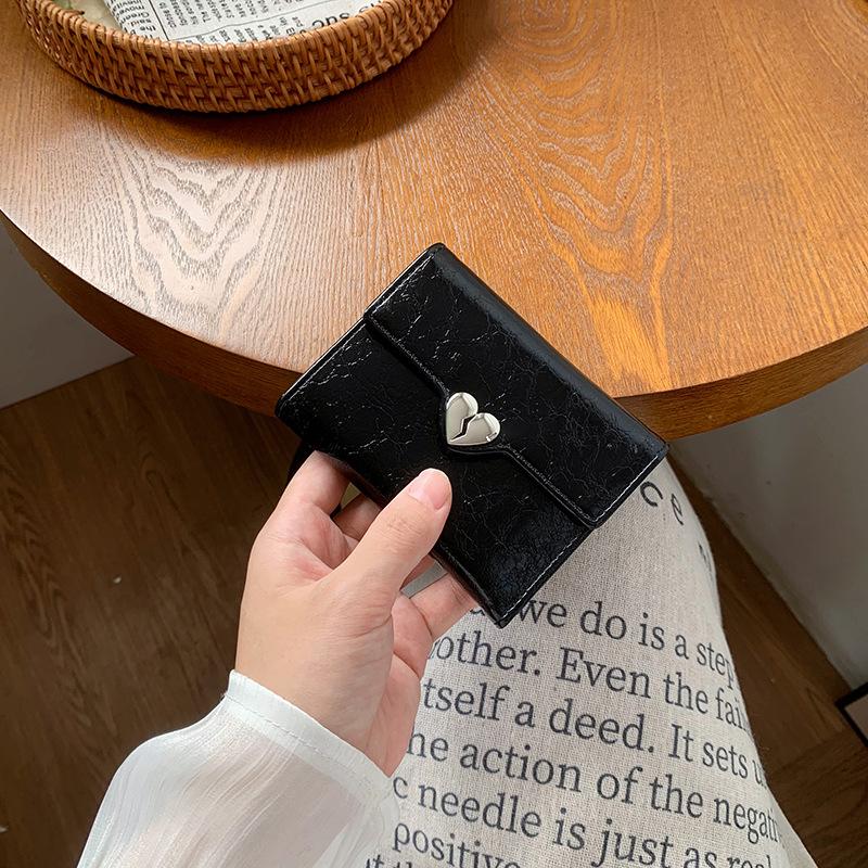 Новый модный кошелек в форме сердца, модный однотонный кошелек-трифолд в форме персикового сердца, тонкий женский короткий кошелек. чёрный