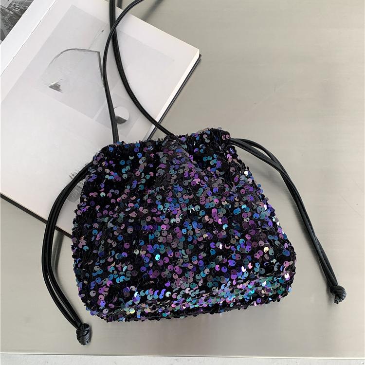 Neue Beuteltasche mit Kordelzug für Damen, plissiertes Design, weiche Hand-Schultertasche, bunte Paillettentasche 2024 Neu