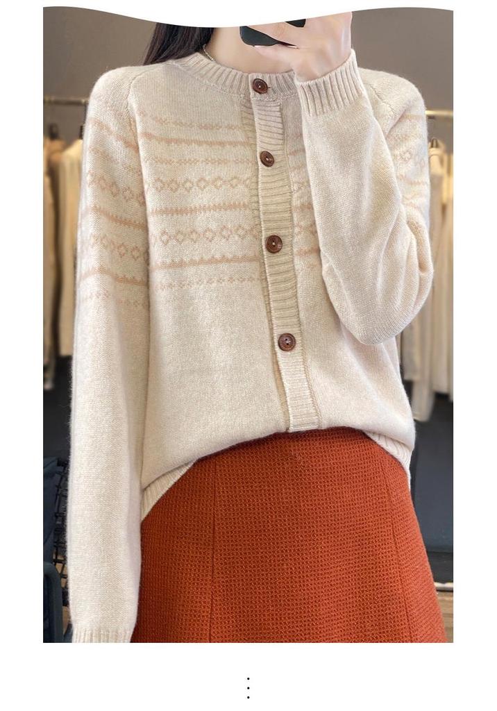 Women's 100% Wool Jacquard Round Neck Cardigan – Soft, Warm, and Stylish Autumn/Winter Sweater Coat