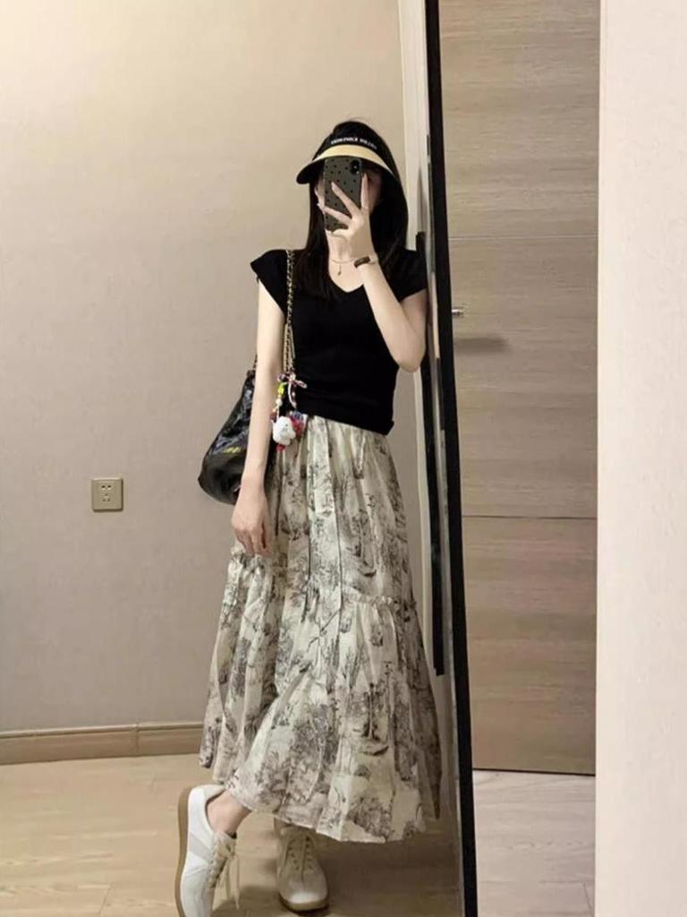 Plus Size Summer Outfit: V-neck Short-sleeve Tee & Ink Painting Skirt Set