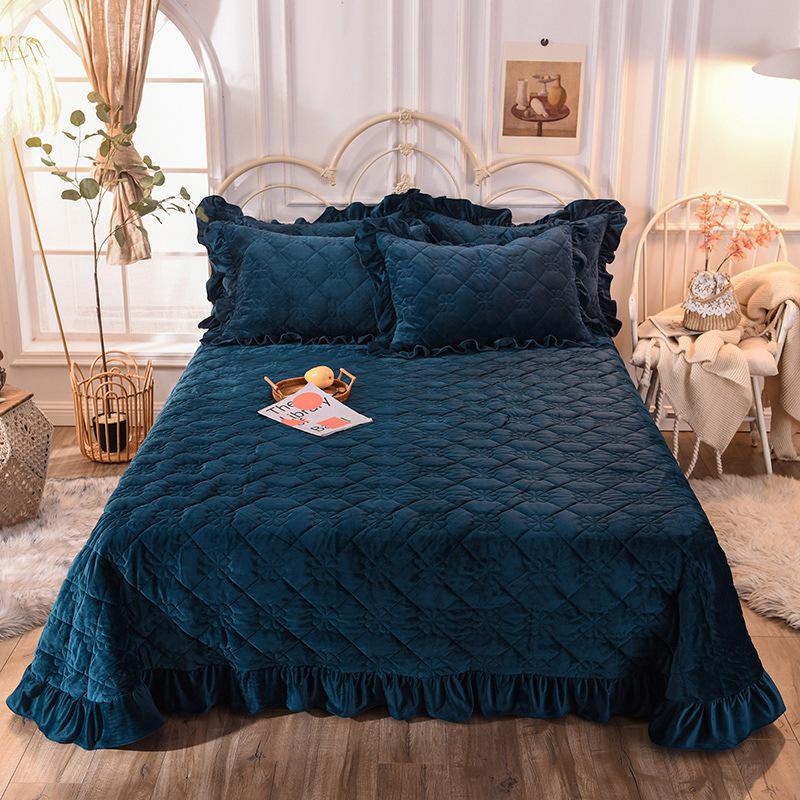 Warm Winter Crystal Velvet Quilted Bedspread with Lace Edge, Cotton-Padded, Double-Sided, Non-Slip Tatami