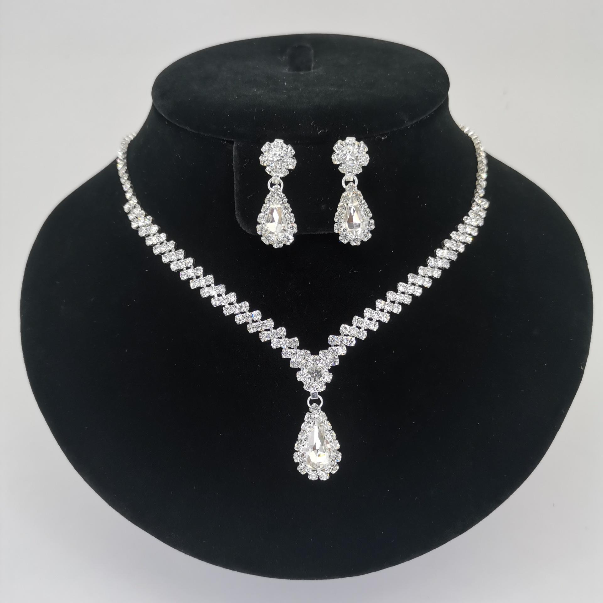 

Luxury Temperament Rhinestone Zircon Jewelry Set Necklace Earrings Bracelet Set Bridal Jewelry