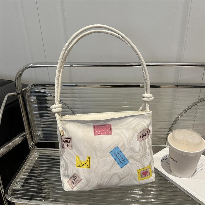 

Нишевая мода лето новая сумка-малышка в горошек женская повседневная высококачественная текстура для работы личность универсальная сумка-мессенджер белый