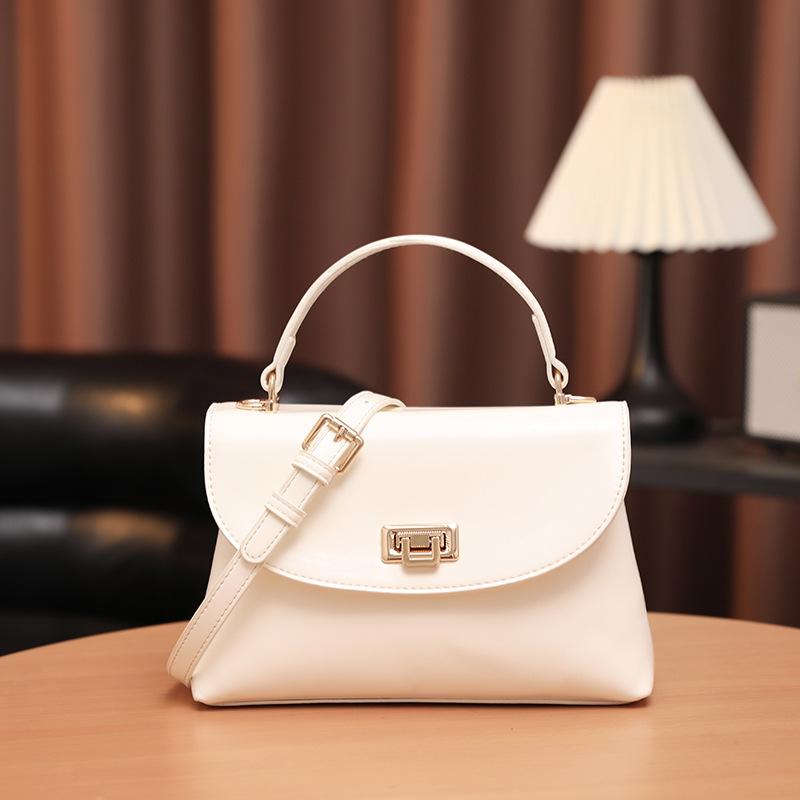 

Маленькая квадратная сумка новая женская сумка сумка на плечо простая текстура нишевая сумка на плечо корейская версия модная сумка-мессенджер жемчужина белый