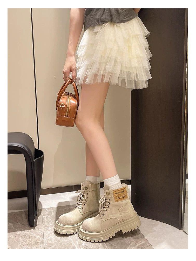 Women's Beige British-Style Retro Motorcycle Boots: Slimming, Thick Sole, Height-Enhancing, Perfect for Spring, Autumn, and Winter.