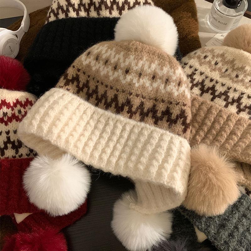 Knitted Hat Women's Winter Hairball Thickened Thermal Pullover Hat Cold Ear Protection Wool Hat