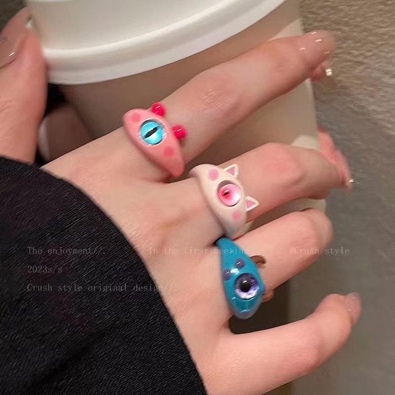 "Funny Black Cat Cartoon Ring - Big Eyes, Cute Gift for Girlfriends & Couples"