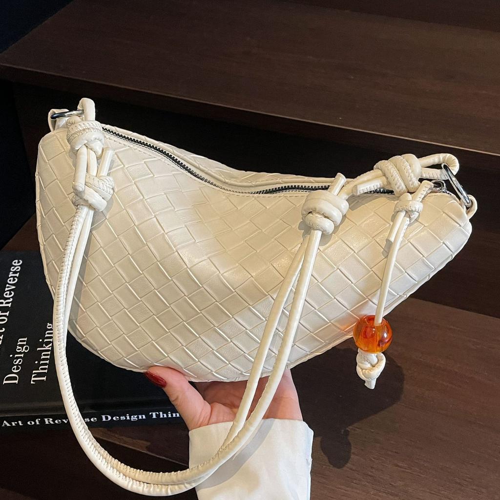 Unique niche woven bag women's 2025 new exquisite versatile messenger bag super fire shoulder armpit dumpling bag