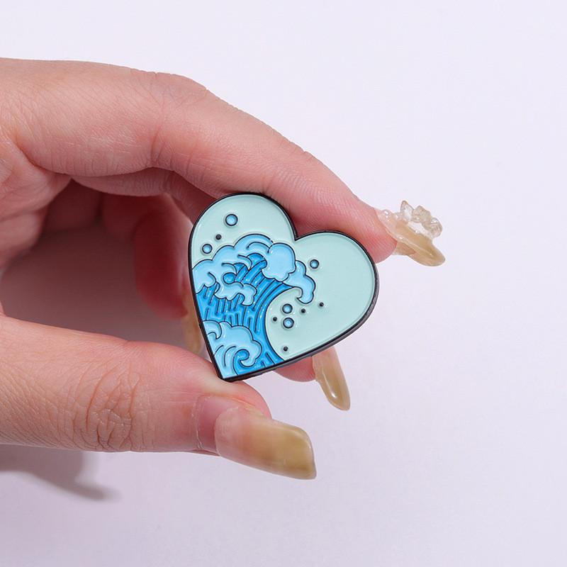 Creative Heart Shaped Metal Brooch With Unique Flame And Skull Design For Trendy Style
