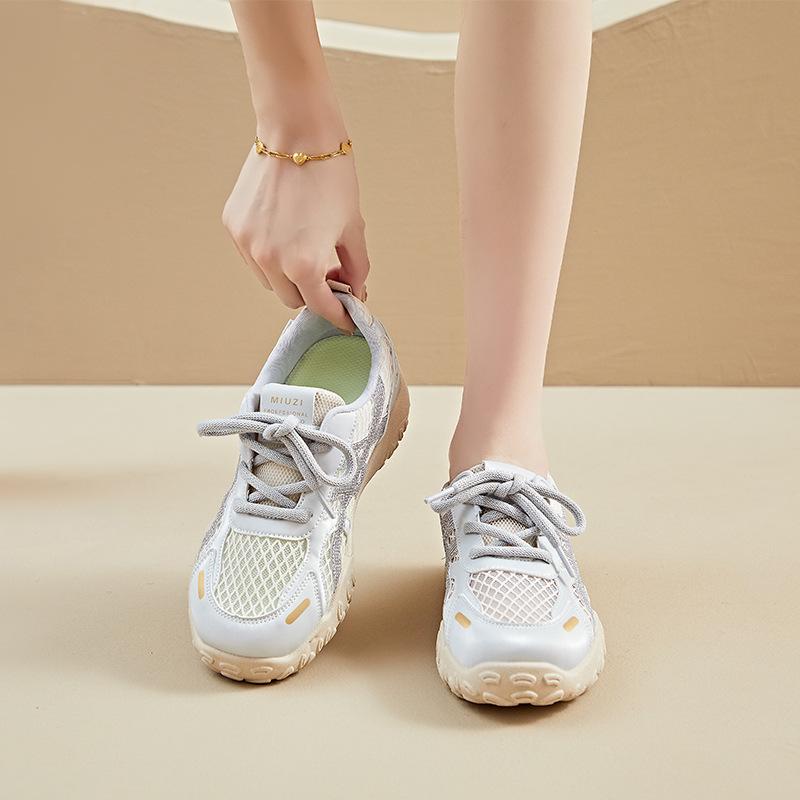 Chaussures d'alpinisme pour femmes 2025 à plateforme légère, mode sportive respirante, chaussures simples décontractées, maille confortable, nouvelles chaussures de sport