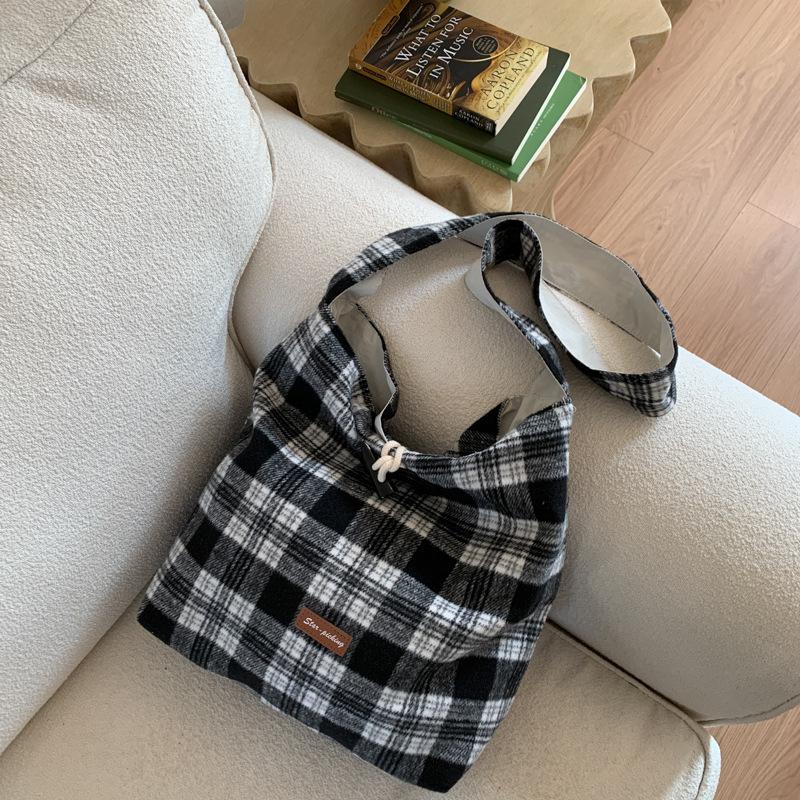 Korean Version of the Trend Plaid Tote Bag 2025 Autumn New Fashion Literary Style Shoulder Bag Trend Simple Double-sided Bag