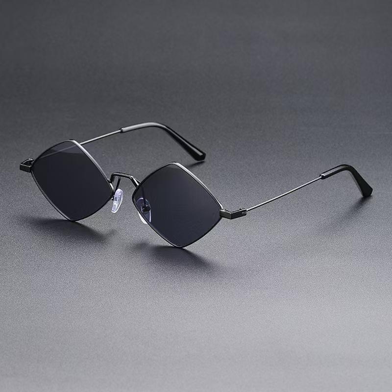 New Style Women's Metal Material Diamond Shaped Sun Glasses Women Fashion Style Street Photography Sunscreen Eyeglasses UV400 Protection Eyewear