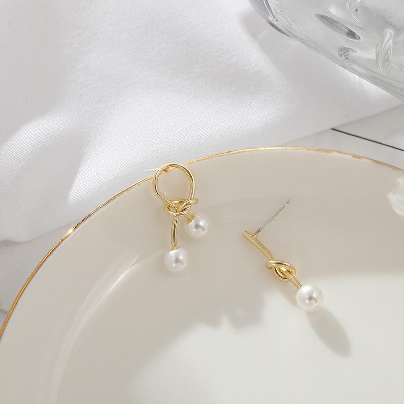 S925 Silver Needle Asymmetrical Pearl Earrings: Retro French Knotted Studs, Trendy and Simple Women's Jewelry