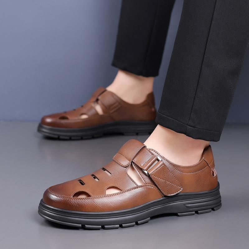 Sandals men's summer new leather hollowed-out breathable dad casual leather shoes non-slip and wear-resistant hole shoes